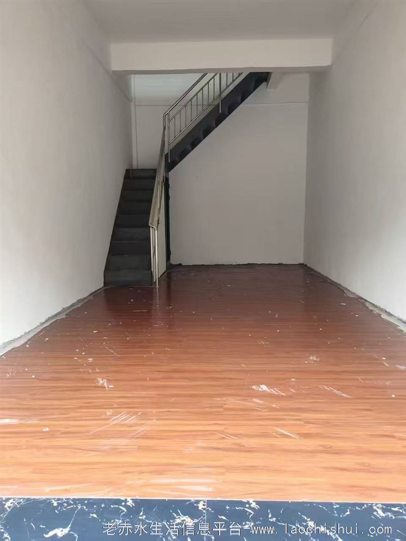 商铺出租：五洲国际第一期工程(中南城)四栋13号门市，楼下楼上约72平方，简单装修，带厕所